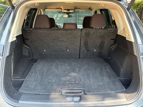 Used 2025 Nissan Rogue SV FWD image 32