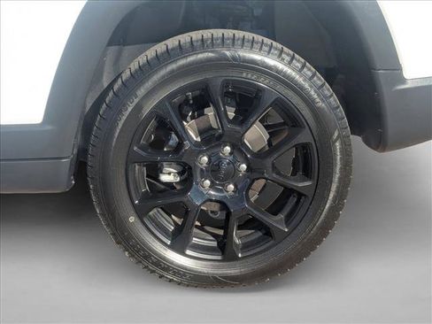 Used 2022 Jeep Compass Altitude image 23