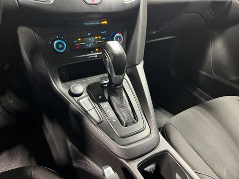 Used 2015 Ford Focus SE w/ SE Cold Weather Package FWD image 27