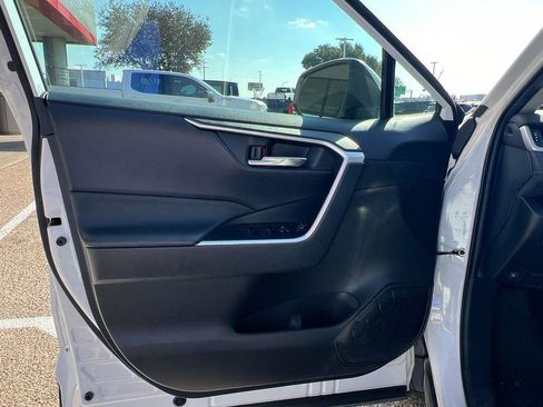 Used 2022 Toyota RAV4 XLE image 16