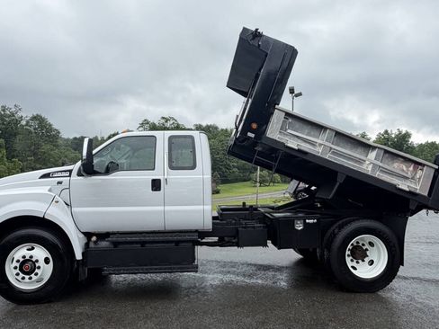 Used 2017 Ford F650 2WD SuperCab Super Duty image 2