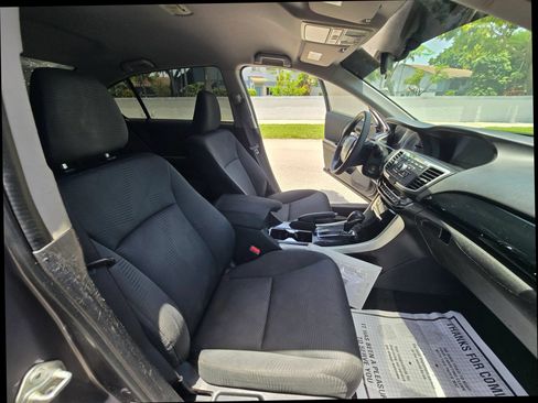 Used 2017 Honda Accord LX image 13