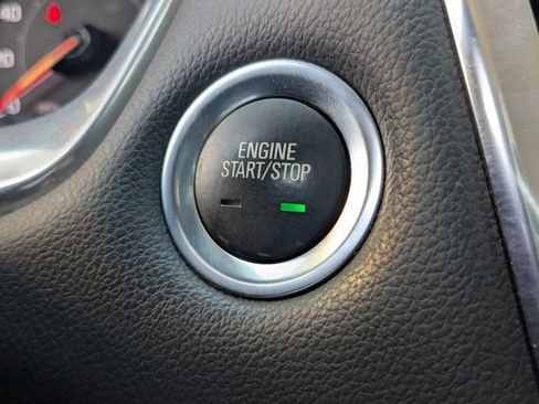 Used 2021 Chevrolet Traverse LT image 27