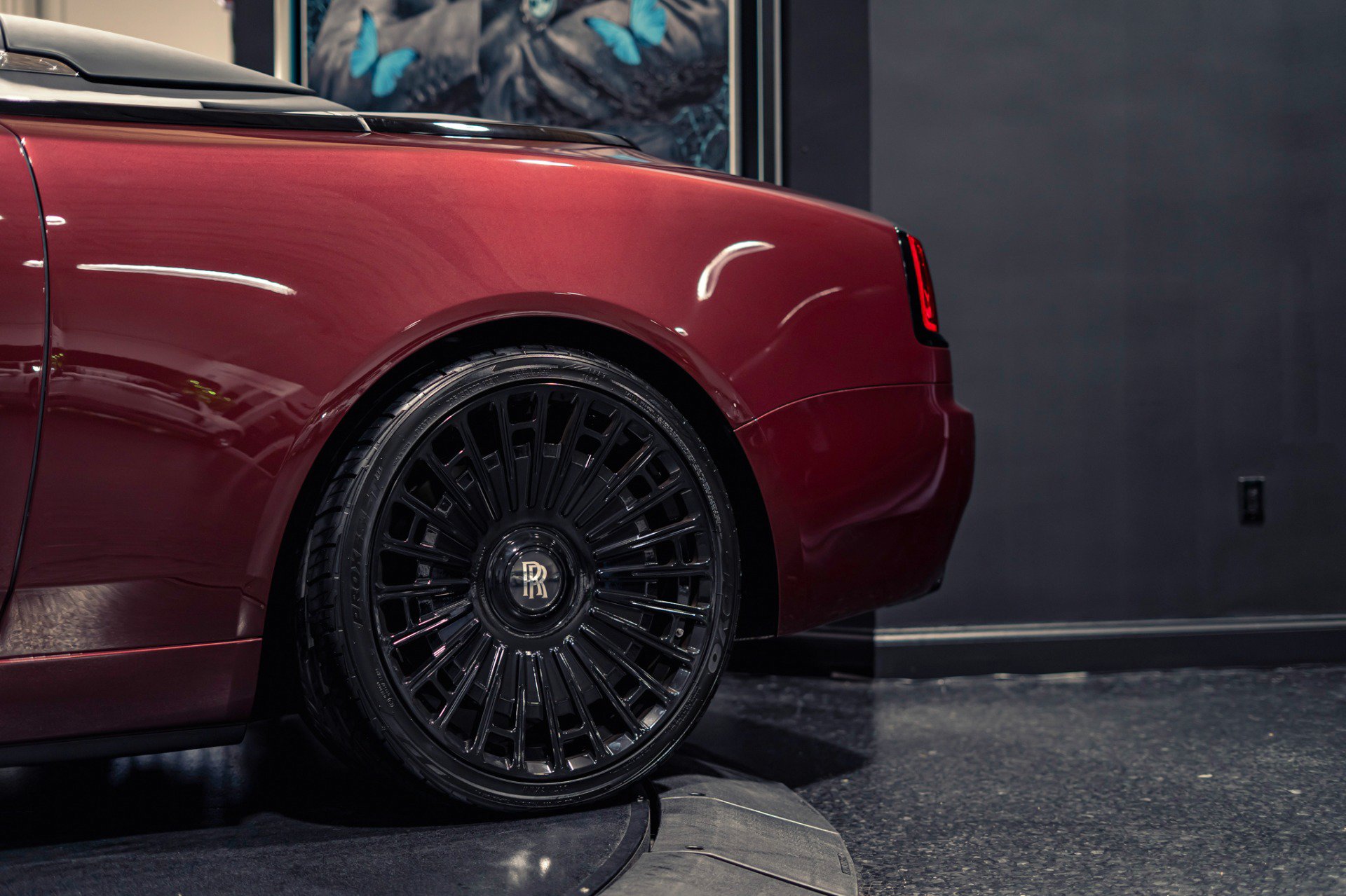 Used 2019 Rolls-Royce Dawn RWD image 9