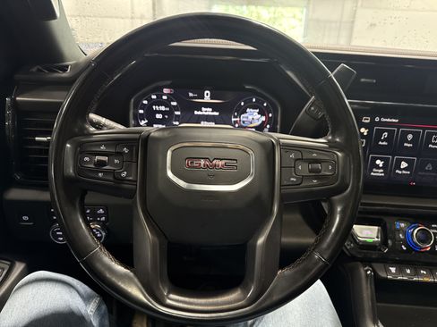 Used 2024 GMC Sierra 2500 AT4 w/ AT4 Premium Plus Package AWD/4WD image 9