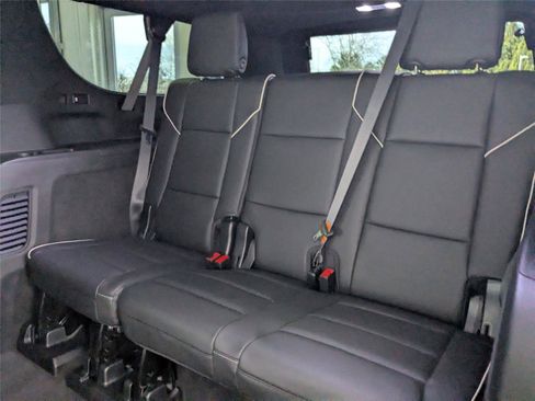 Used 2023 Cadillac Escalade ESV Premium Luxury image 32
