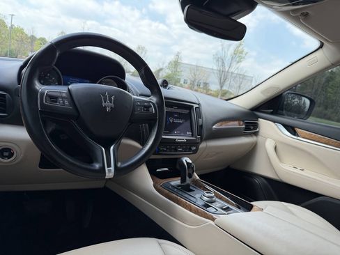 Used 2018 Maserati Levante AWD/4WD image 21