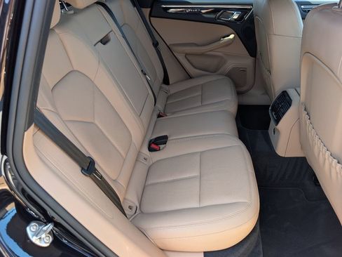 Certified 2025 Porsche Macan AWD/4WD image 7