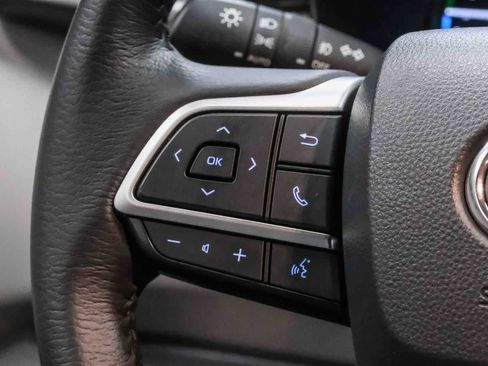 Used 2021 Toyota Sienna XLE FWD image 19