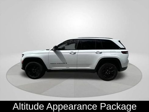 Certified 2024 Jeep Grand Cherokee Altitude AWD/4WD image 4