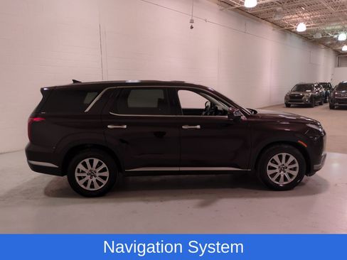 Used 2023 Hyundai Palisade SE image 2