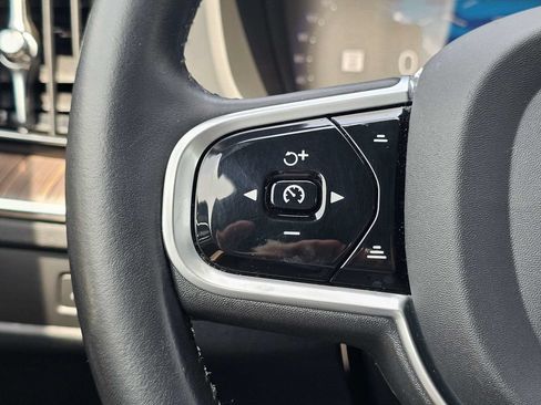 Used 2022 Volvo XC60 B5 Inscription w/ Advanced Package FWD image 28