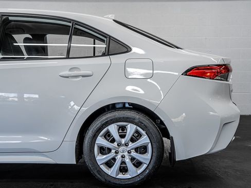 Used 2021 Toyota Corolla LE image 13