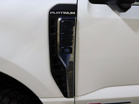 Used 2024 Ford F250 Platinum image 19