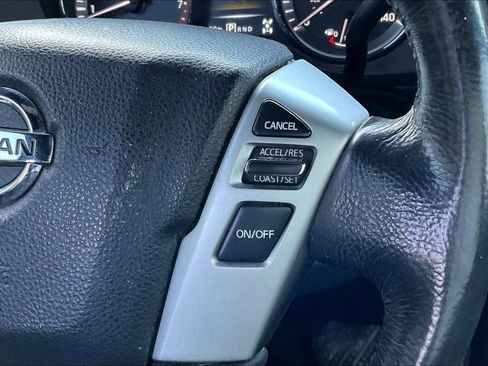 Used 2018 Nissan Titan SV w/ SV Convenience Package image 20