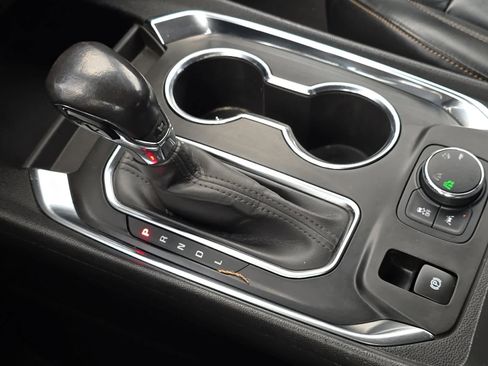 Used 2021 Chevrolet Traverse RS image 23