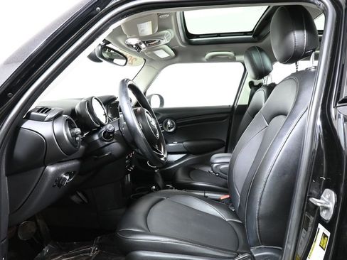 Used 2016 MINI Cooper 4-Door Hardtop image 3