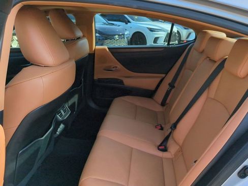 Certified 2022 Lexus ES 350 w/ Premium Package image 13