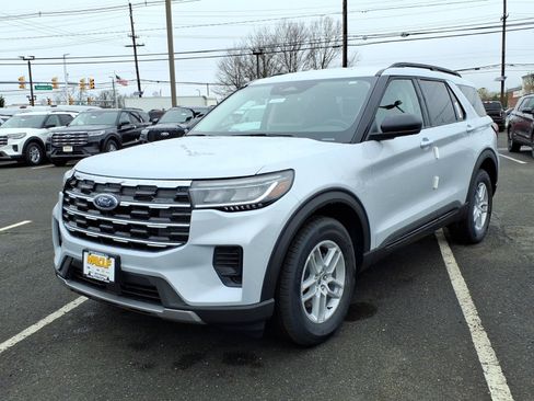 New 2026 Ford Explorer Active AWD/4WD image 3