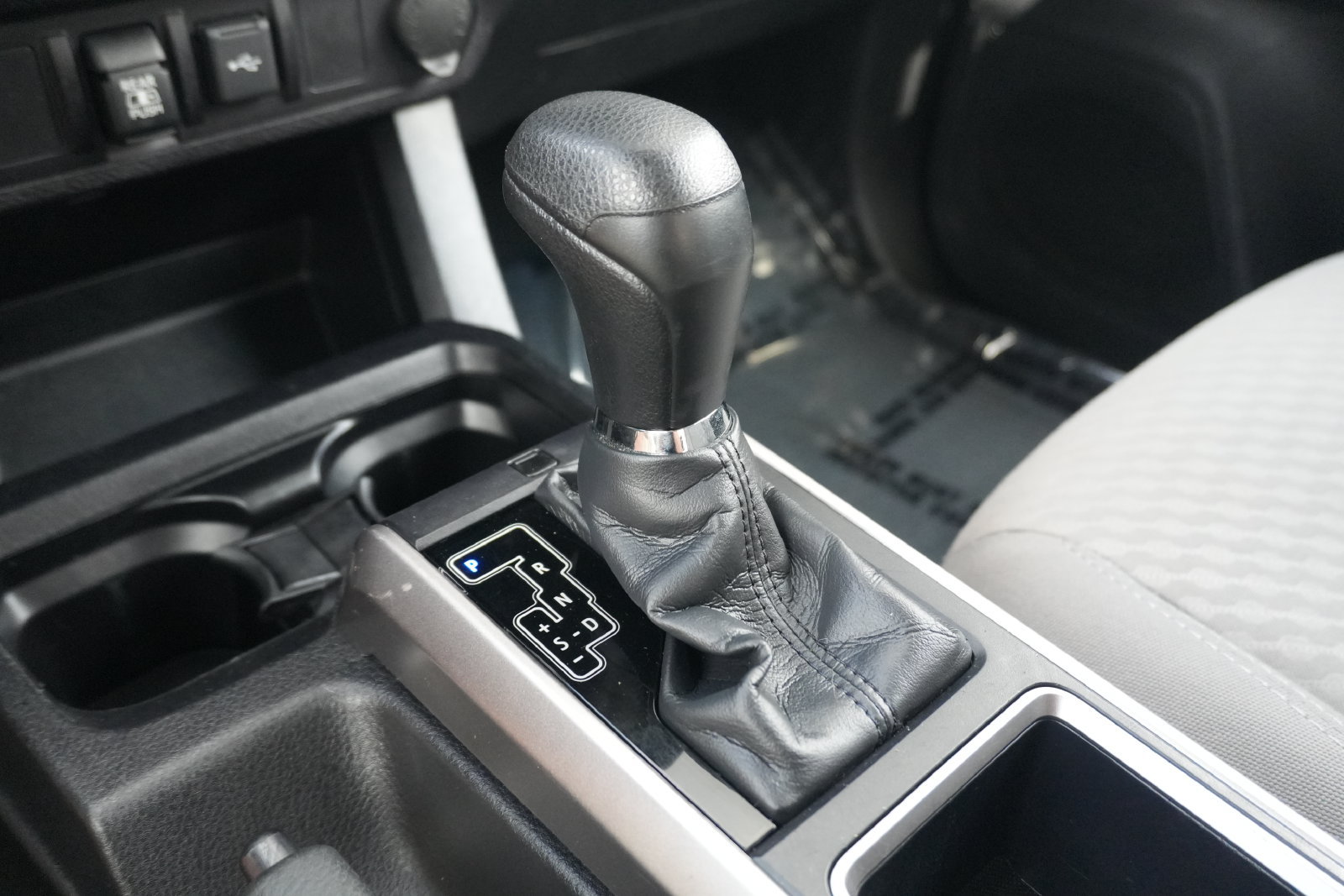 Used 2021 Toyota Tacoma SR5 AWD/4WD image 34