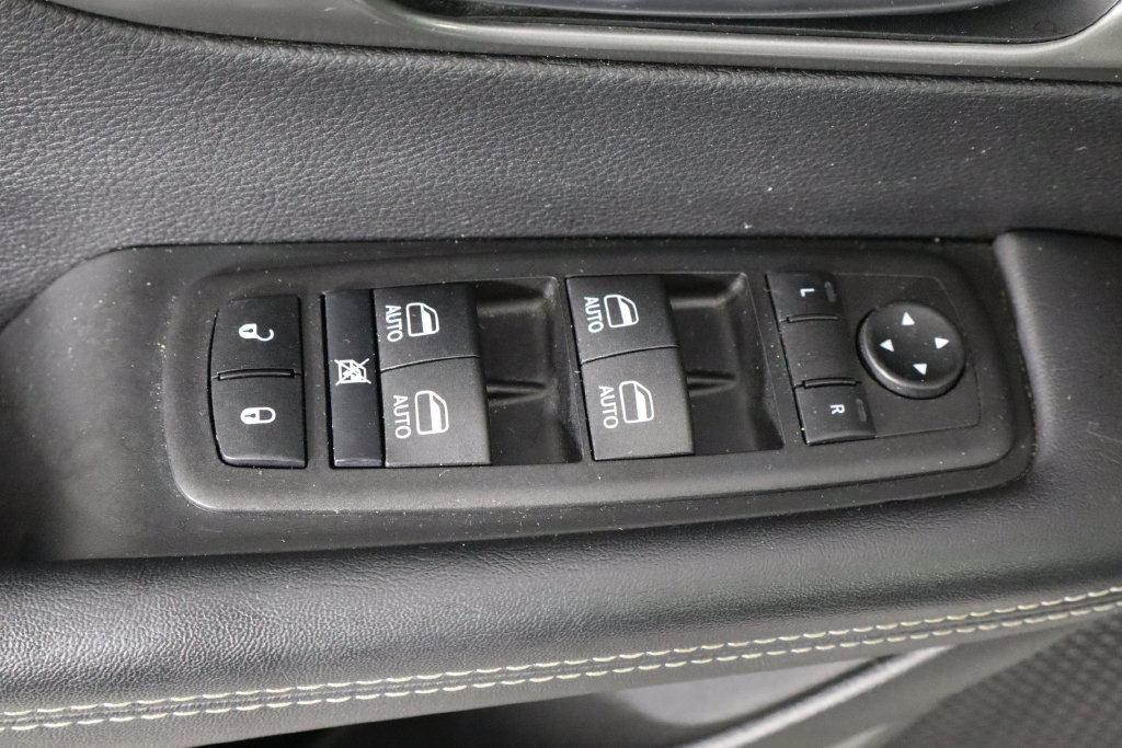 Used 2025 Chrysler Pacifica Select FWD image 22