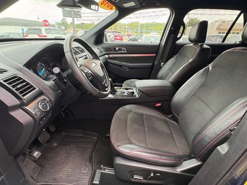 Used 2018 Ford Explorer XLT w/ Equipment Group 202A AWD/4WD image 9