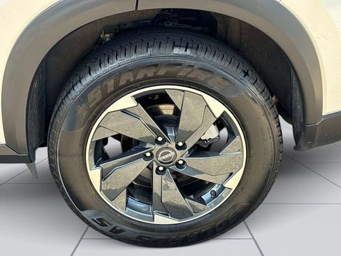 Used 2024 Nissan Rogue SV AWD/4WD image 11