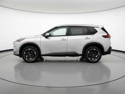 Used 2025 Nissan Rogue SV image 5