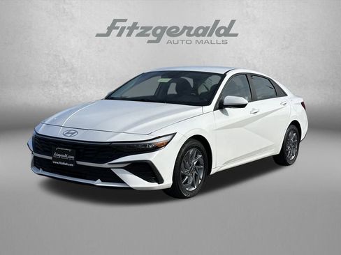 Used 2024 Hyundai Elantra SEL image 2