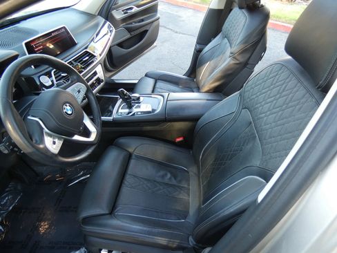 Used 2020 BMW 750i xDrive w/ Executive Package image 59