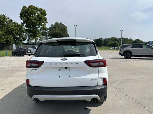Used 2023 Ford Escape AWD image 2