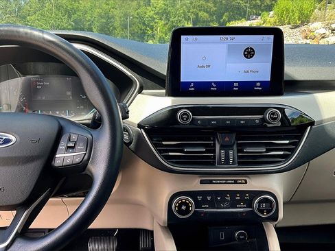 Used 2020 Ford Escape SE image 30