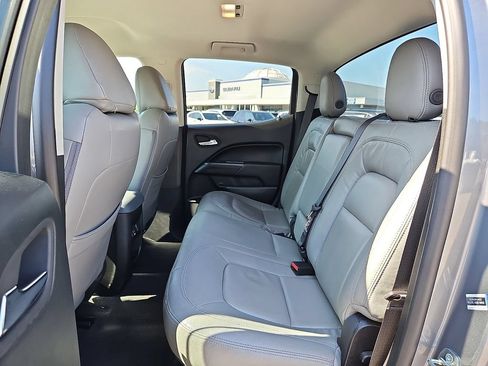 Used 2022 Chevrolet Colorado LT AWD/4WD image 10