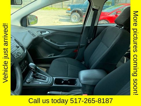 Used 2017 Ford Focus SE FWD image 3
