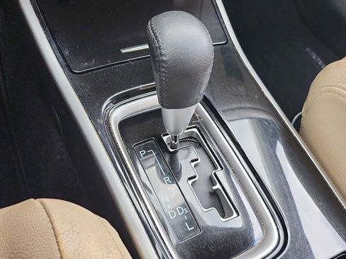 Used 2017 Mitsubishi Outlander SEL image 20