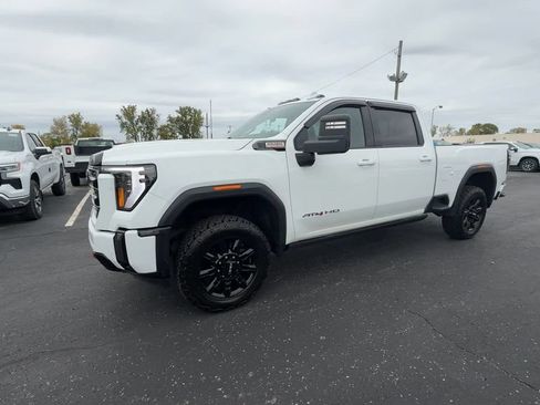Used 2024 GMC Sierra 2500 AT4 w/ AT4 Premium Plus Package AWD/4WD image 4