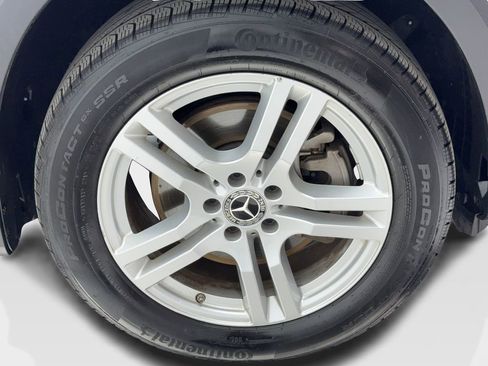 Used 2023 Mercedes-Benz GLB 250 4MATIC w/ Premium Package image 57