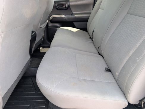 Used 2017 Toyota Tacoma SR5 w/ Tow Package RWD image 9