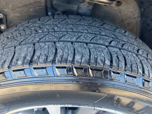 Used 2019 Toyota Highlander XLE image 48