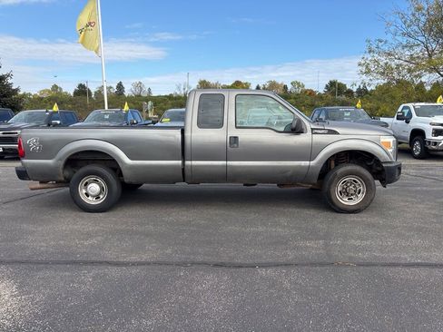 Used 2011 Ford F250 XL w/ Skid Plate Pkg image 3