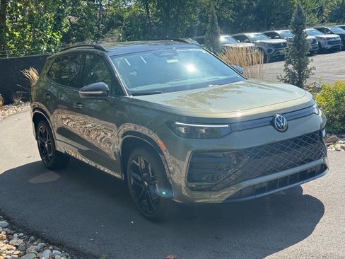 New 2025 Volkswagen Tiguan SE R-Line image 7