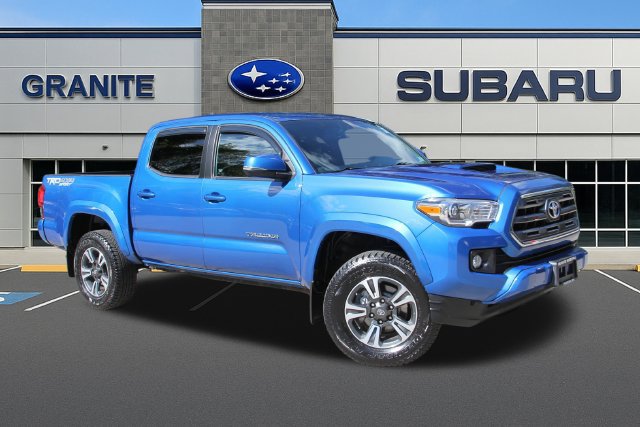 Used 2017 Toyota Tacoma TRD Sport w/ Tow Package (A/T) AWD/4WD image 4