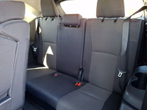 Used 2024 Toyota Highlander LE FWD image 13