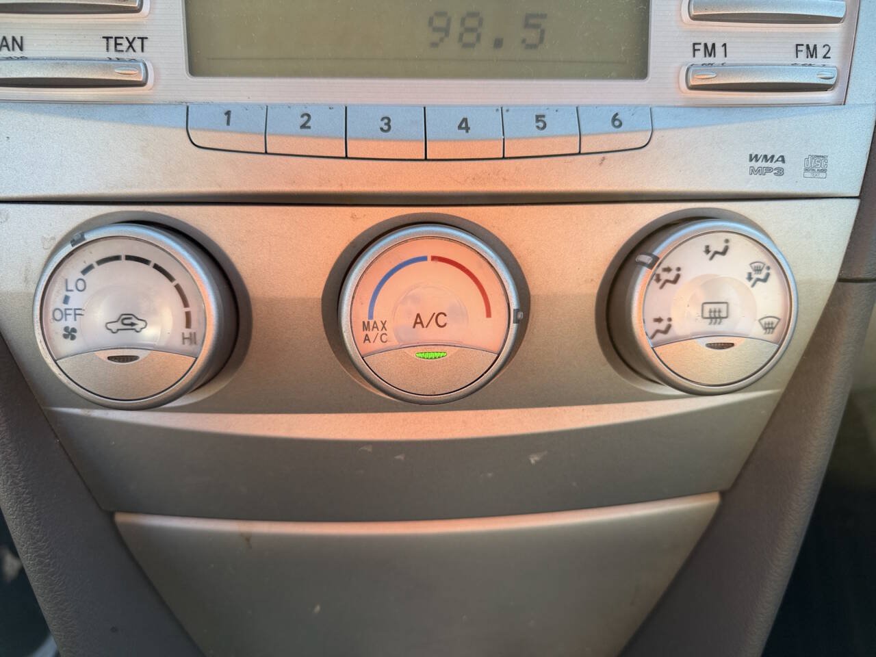 Used 2011 Toyota Camry LE FWD image 35