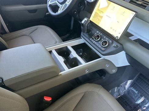 New 2026 Land Rover Defender 110 X-Dynamic SE AWD/4WD image 26