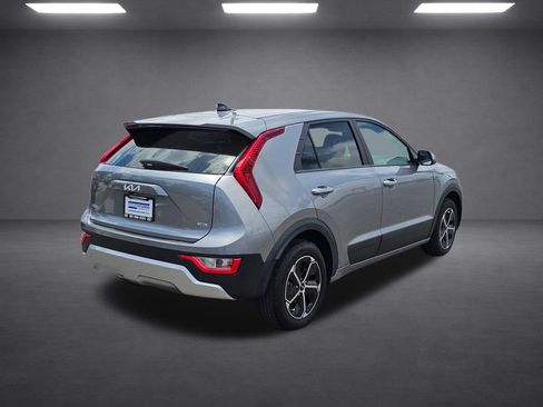 Used 2025 Kia Niro LX FWD image 6