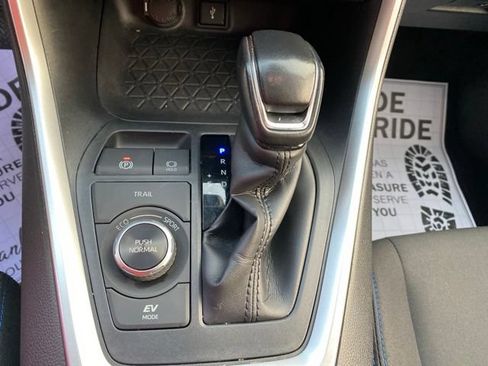 Used 2022 Toyota RAV4 SE w/ Convenience Package AWD/4WD image 17