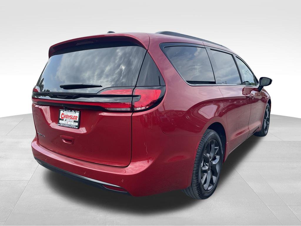 New 2027 Chrysler Pacifica Select FWD image 16