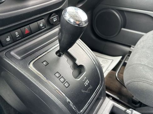 Used 2014 Jeep Patriot Latitude AWD/4WD image 18