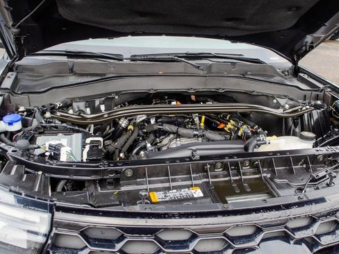 Used 2025 Ford Explorer ST-Line w/ ST-Line Street Pack image 11